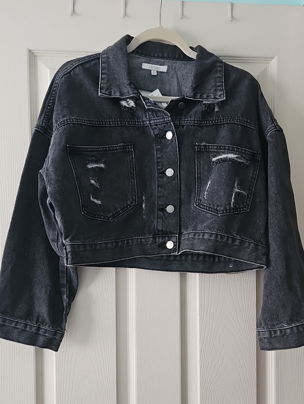 Veveret Cropped Distressed Black Denim Jacket